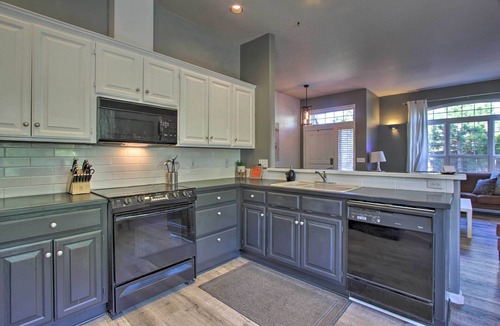 Springfield House | Pet-Friendly Home w/Yard, 2 Mi to Autzen Stadium