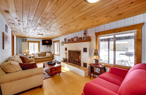 Irons Cottage | Pet-Friendly Irons Cottage w/Fire Pit & Fireplace