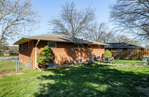 Lincoln House | Pet-Friendly Lincoln Home: 1 Mi to Gateway Mall