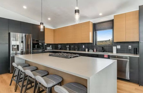 Sweetwater House | Pet Friendly! Luxury Lakeview Cabin near golf course and Ideal Beach Access
