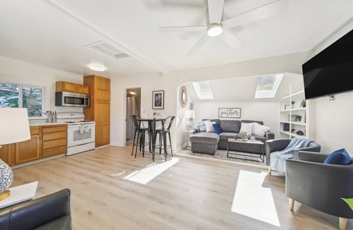 Newman Lake Cottage | Pet-Friendly Newman Lake Cottage w/Beach Access!