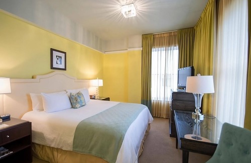 Goose Hollow Hotel | Pet-friendly Property! 2 Comfortable Units with Pop- Up Cinema!