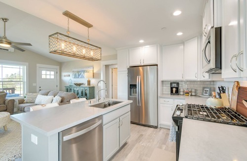Ocean Shores Cottage | Pet-friendly Retreat w/Fenced Yard, Walk to Beach