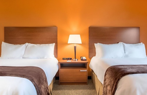 Council Bluffs Hotel | Pet-Friendly Room w/Swimming Pool Perfect for Extended Stays in Council Bluffs