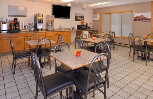 Atlantic Hotel | Pet-Friendly Room w/BBQ Grill and Complimentary Breakfast Near Downtown