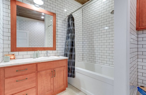 Greenwood House | Pet-Friendly Seattle Home ~ 6 Mi to Downtown!