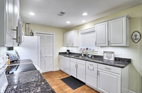 Old Town House | Pet-Friendly | Steps to Beach & Old Town BSL!