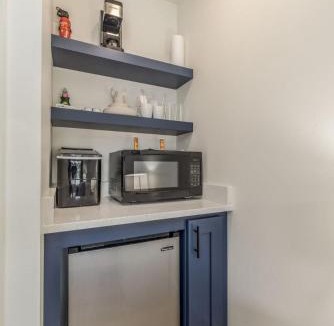 Coeur d'Alene Hotel | Pet Friendly Studio Steps from Food Truck Pavilion