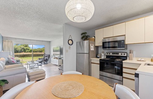 Ocean Shores Condo | Pet Friendly Suite With Pool & Hot Tub Access