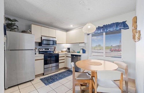 Ocean Shores Condo | Pet Friendly Suite With Pool & Hot Tub Access