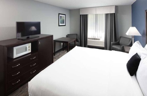 Sequim Apartment | Pet Friendly Unit in Red Lion Inn & Suites Sequim, Pool, Breakfast, Parking