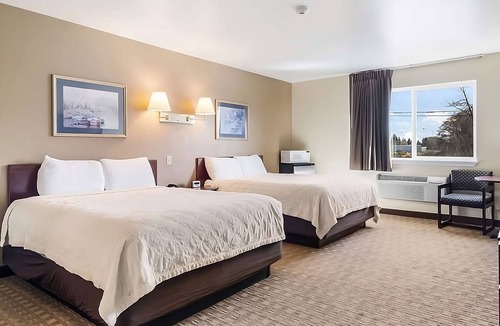 Aberdeen Hotel | Pets are Welcome! w/FREE Breakfast & Parking, Close to Peels Slough!