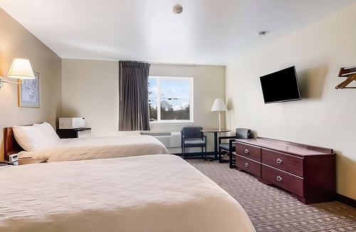 Aberdeen Hotel | Pets are Welcome! w/FREE Breakfast & Parking, Close to Peels Slough!