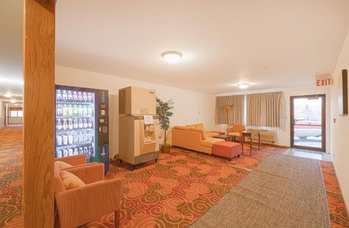 Harlan Hotel | Pets Welcome, Room Near Purple Door & Free Parking