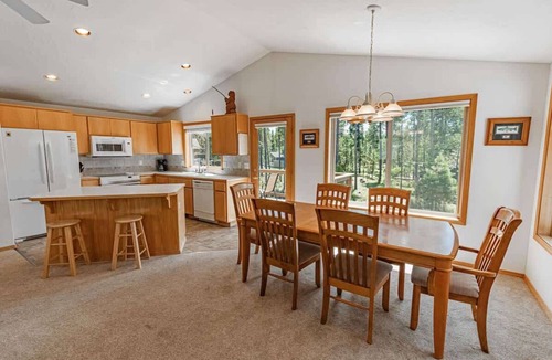 Sunriver House | PF, hot tub, Mt Bachelor views new carpet AC sharc