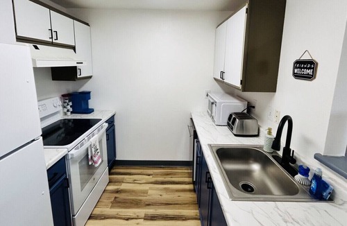 Hillcrest Apartment | Phoebe’s Place Friends-Themed Newly Renovated 2BR Pet Friendly Near Airport & Downtown