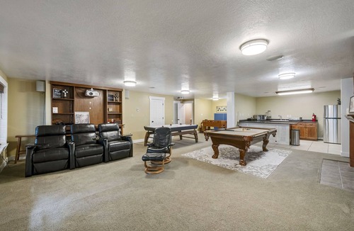 Eagle Mountain House | Pickle-Ball & Hot-tub & Sauna & Theater Game Room!