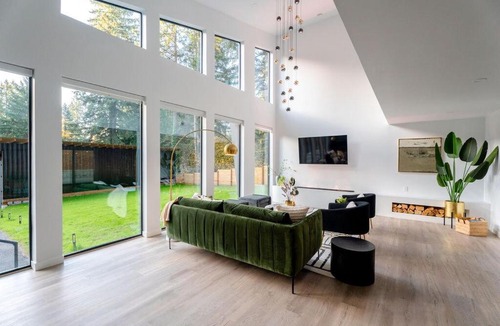 East Renton Highlands House | Pickleball Court Pool Table Fire Pit Private