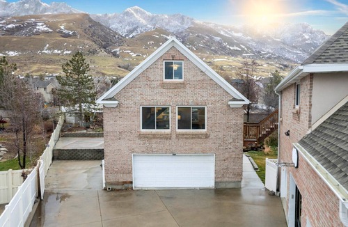 Draper Apartment | Pickleball - Mini Golf - Skiing - Games - Mt. Biking - Cozy Private Suite
