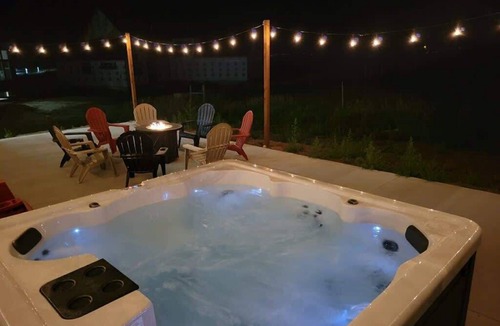 Lava Hot Springs House | Pickleball Playhouse, Hot Tub, Theater, Game Room!