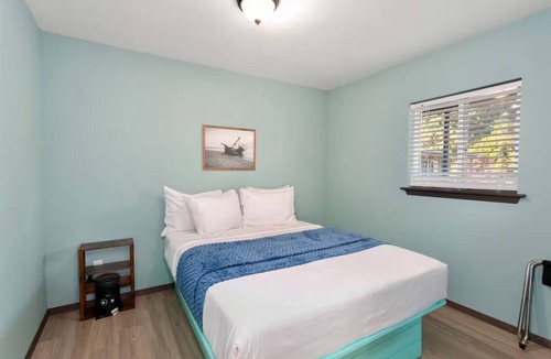 Grayland Hotel | Pickleball | Two Queen Beds | Hot Tub