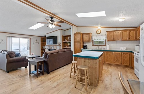 Pullman House | Picture Perfect Dual Home on the Lake