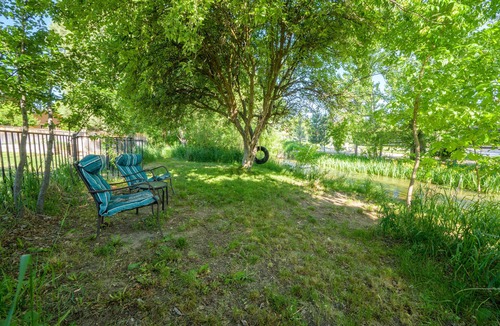Southeast Boise Apartment | Pine Cabin Loft in Central Boise