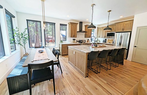 Overlook Park House | Pine Mountain 6 - BRAND NEW HOME! 4 Bd, 4 Bath, SHARC, Hot Tub + More!