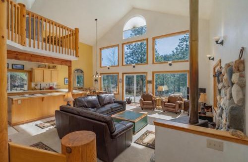 Leavenworth House | Pine Tree Cottage by NW Comfy Cabins