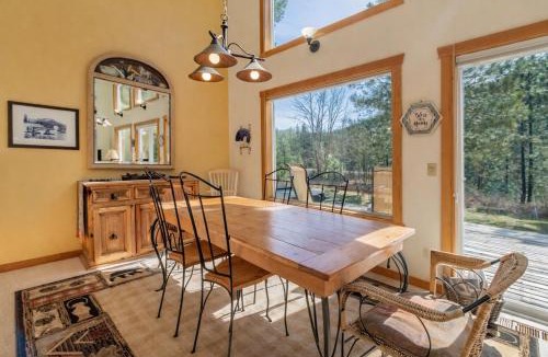 Leavenworth House | Pine Tree Cottage by NW Comfy Cabins