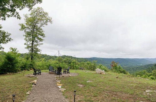 Stanton House | "Pineview Peak" The Overlook LUX Dome - RRG