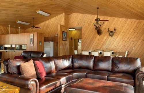 Wapiti House | Pinnacle of Wapiti- On the Way to Yellowstone, Large Family Home, close to River Access