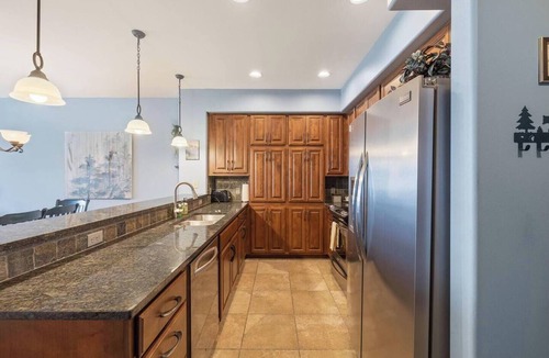 Coeur d'Alene Apartment | Pinot Point -Steps to eateries, shops, ¢ennial