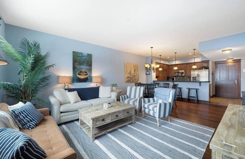 Coeur d'Alene Apartment | Pinot Point -Steps to eateries, shops, ¢ennial