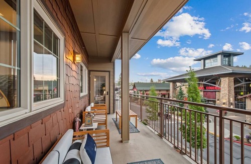 Coeur d'Alene Apartment | Pinot Point -Steps to eateries, shops, ¢ennial