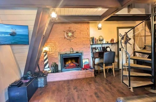 Ocean Shores Villa | Pirate 2-story Villa Near Beach