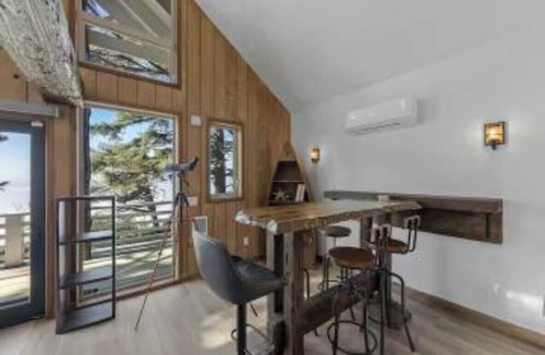 Gold Beach House | Pirate Cove - 2 BR Home Oceanfront with Ocean Access