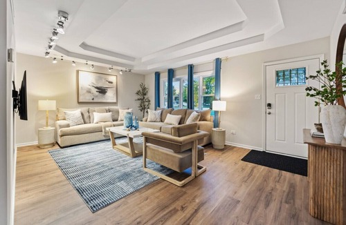 Fox Valley House | Plainfield Hidden Gem 2 King Beds
