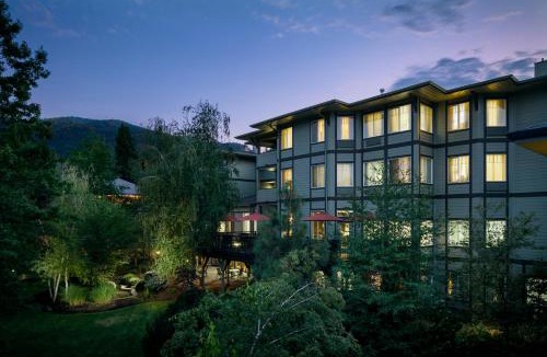 Historic Downtown District Hotel | Plaza Inn & Suites at Ashland Creek