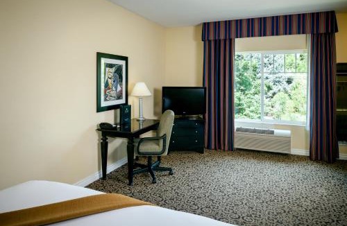 Historic Downtown District Hotel | Plaza Inn & Suites at Ashland Creek