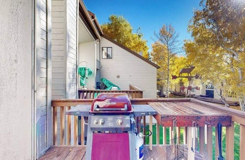 Elkhorn Village Condo | Pleasant condo with private washer/dryer