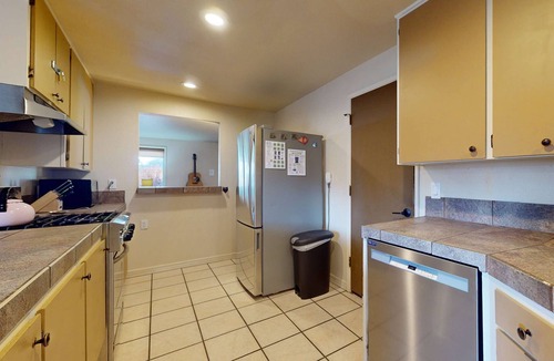 Larkspur House | Pleasant PNW retreat with enclosed yard, grill, & W&D - dogs ok, near skiing