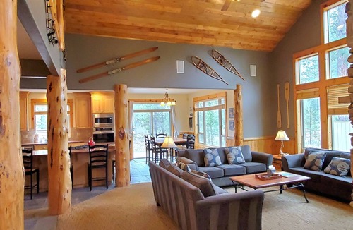 Sunriver Cabin | PNW Luxe Lodge- 4 Suites, Game Rm, Loft, 12xSHARC, Bikes, Hot Tub, Big Deck, ADA