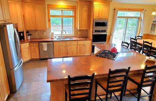 Sunriver Cabin | PNW Luxe Lodge- 4 Suites, Game Rm, Loft, 12xSHARC, Bikes, Hot Tub, Big Deck, ADA