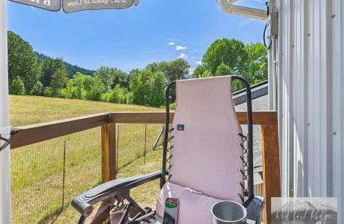 Philomath Apartment | PNW Scenic Loft with Kitchenette