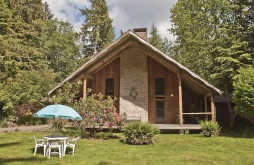 Forks Apartment | Pocahontas Lodge Room near Olympic National Park