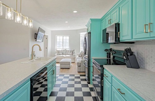 Pocatello Apartment | Pocatello: Retro 2 bed 2 bath upstairs