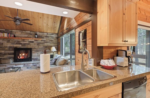 Sunriver Cabin | Pole House 10 - Updated Cabin, SHARC, Hot Tub