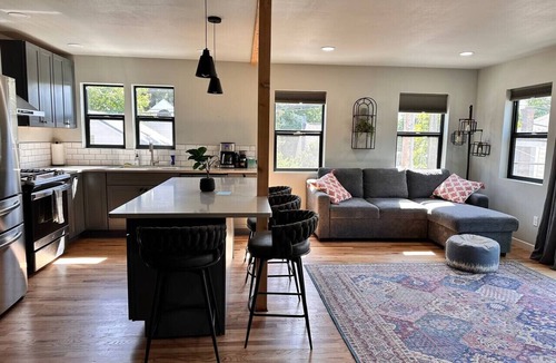 Moscow Apartment | Polk St. Flat