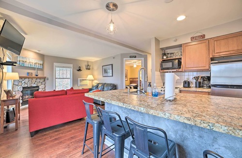 Onekama Condo | Pool + Hot Tub Access! Portage Lake Condo w/Deck